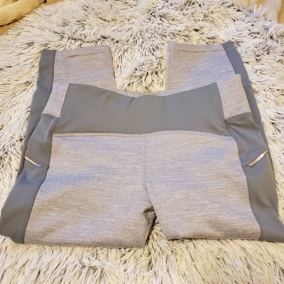 Athleta Pants - Athleta Power Lift Capri Tights Leggings M